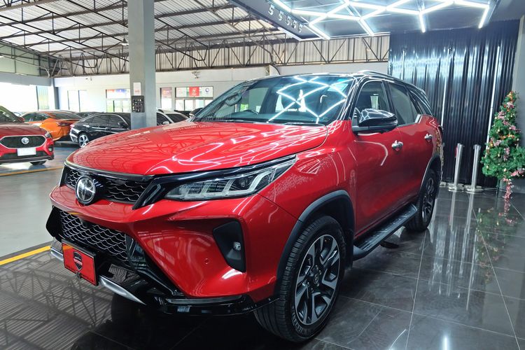 Toyota Fortuner 2021 2.8 Legender Black Top 4WD Utility-car ดีเซล เกียร์อัตโนมัติ แดง รูปที่ 3