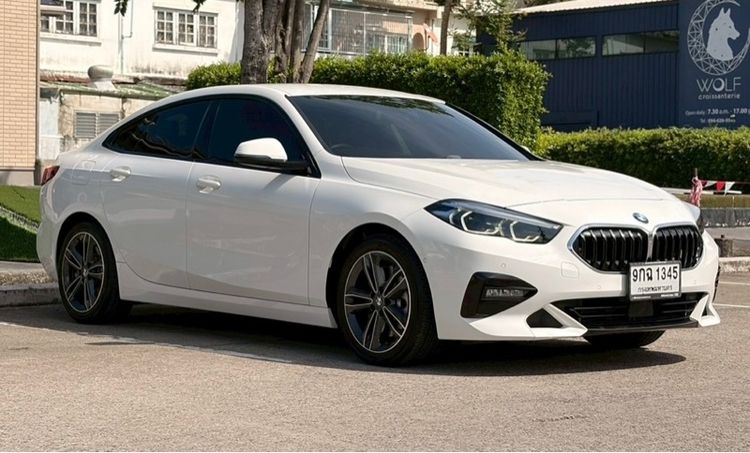 BMW Series 2 2021 220i Sedan เบนซิน เกียร์อัตโนมัติ ขาว รูปที่ 3