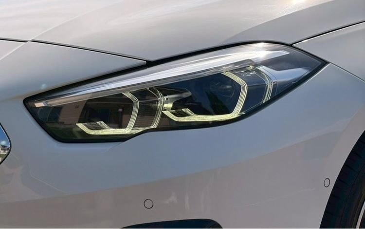 BMW Series 2 2021 220i Sedan เบนซิน เกียร์อัตโนมัติ ขาว รูปที่ 4