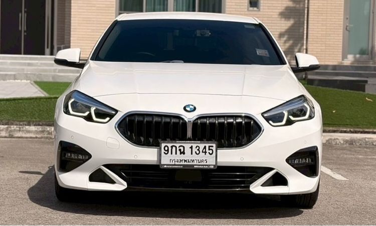 BMW Series 2 2021 220i Sedan เบนซิน เกียร์อัตโนมัติ ขาว รูปที่ 2