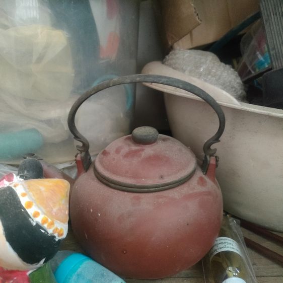 ภาพที่เห็นคือด้านล่างของ กาน้ำชาดินเผาอี๋ซิง (Yixing Teapot) ของจีนโบราณ  รูปที่ 2