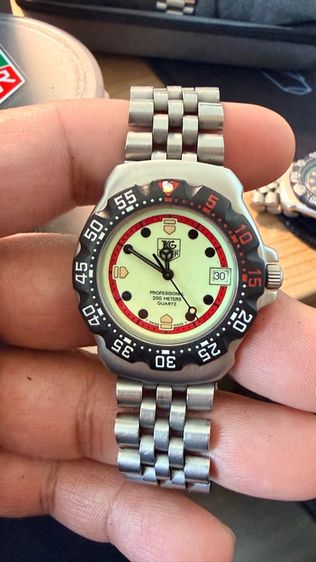 ดำ Vintage Full Face Luminescent Black Red Tag Heuer F1 Boy Size in perfect condition 