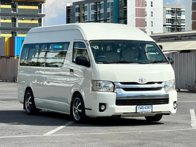 รถ Toyota Commuter 3.0 สี ขาว