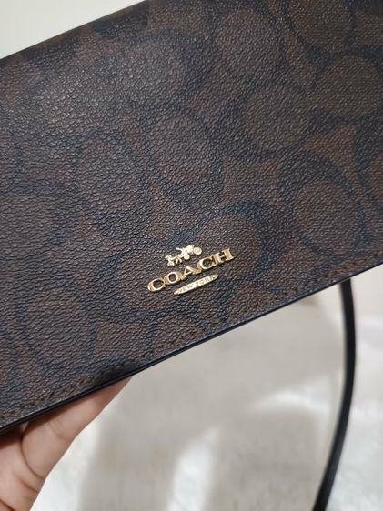 Used Coach สายถอดได้ปรับได้ ใส่มือถือได้ 8x4.5 นิ้ว สวยมาก รูปที่ 3