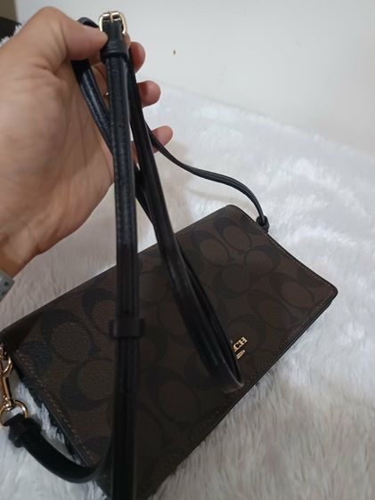 Used Coach สายถอดได้ปรับได้ ใส่มือถือได้ 8x4.5 นิ้ว สวยมาก รูปที่ 9
