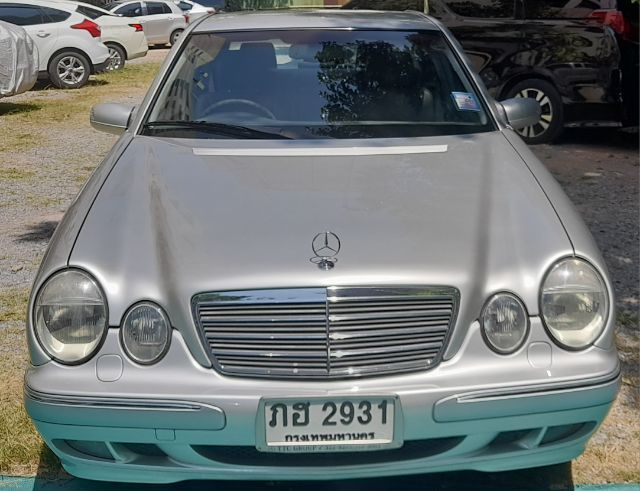 รถ Mercedes-Benz E-Class E240 สี บรอนซ์เงิน