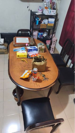 โต๊ะกินข้าวทรงไข่ ไม้เนื้อดี เนื้อเเข็งพร้อมเก้าอี้6 ตัว รูปที่ 2