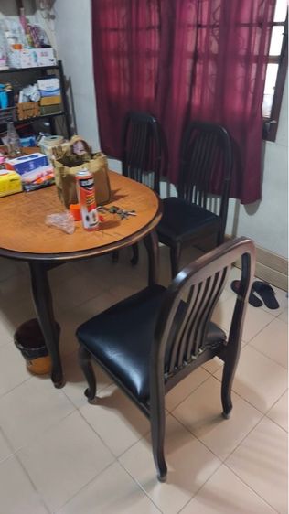 โต๊ะกินข้าวทรงไข่ ไม้เนื้อดี เนื้อเเข็งพร้อมเก้าอี้6 ตัว