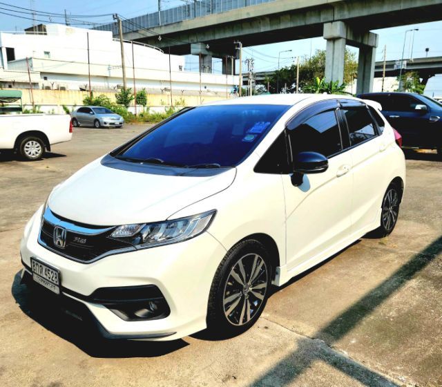 Honda Jazz 2018 1.5 RS i-VTEC Sedan เบนซิน ไม่ติดแก๊ส เกียร์อัตโนมัติ ขาว รูปที่ 3