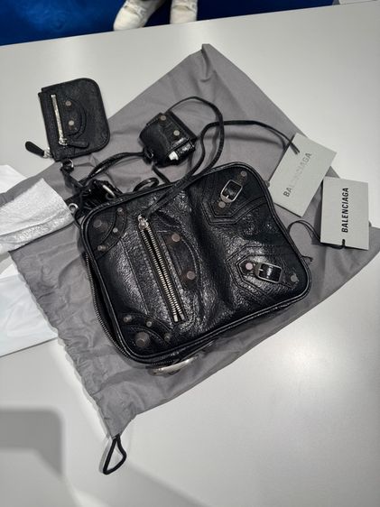Balenciage MEN'S LE CITY VERTICAL CROSSBODY BAG IN BLACK รูปที่ 7