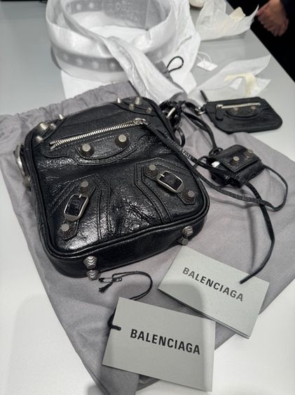 Balenciage MEN'S LE CITY VERTICAL CROSSBODY BAG IN BLACK รูปที่ 5