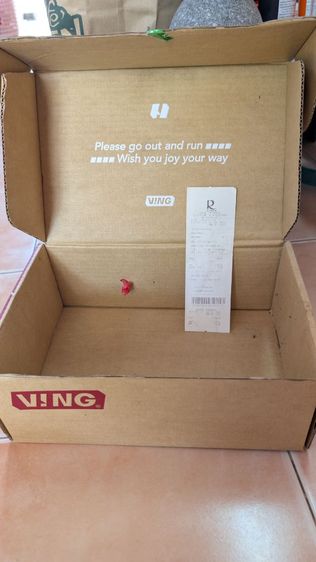 รองเท้าVingรุ่นคีรีออนแท้พร้อมกล่องจากช๊อปโรบินสัน ไม่มีเวลาวิ่งขออนุญาตปล่อยต่อค่ะ สภาพไม่มีตำหนิเหมาะกับเท้าไซร์38นะคะความยาวรองเท้า24ซม. สนใจสอบถามเพิ่มเติมได้ค่ะ รูปที่ 8