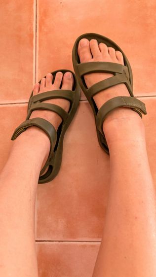 รองเท้าVingรุ่นคีรีออนแท้พร้อมกล่องจากช๊อปโรบินสัน ไม่มีเวลาวิ่งขออนุญาตปล่อยต่อค่ะ สภาพไม่มีตำหนิเหมาะกับเท้าไซร์38นะคะความยาวรองเท้า24ซม. สนใจสอบถามเพิ่มเติมได้ค่ะ รูปที่ 5