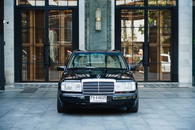 Mercedes-Benz E-Class 1990 E300 Sedan เบนซิน ไม่ติดแก๊ส เกียร์อัตโนมัติ ดำ รูปที่ 2