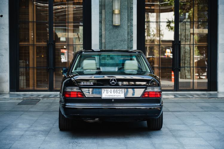Mercedes-Benz E-Class 1990 E300 Sedan เบนซิน ไม่ติดแก๊ส เกียร์อัตโนมัติ ดำ รูปที่ 3
