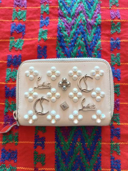 กระเป๋าใส่เหรียญ Christian Louboutin มือสองของแท้ รูปที่ 2