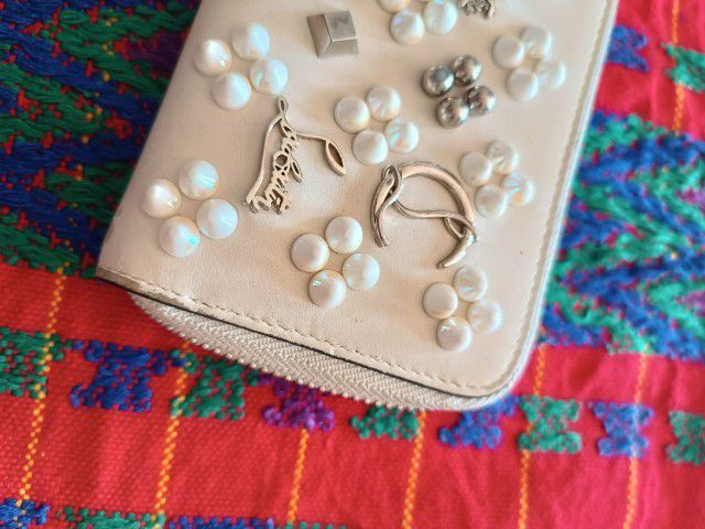 กระเป๋าใส่เหรียญ Christian Louboutin มือสองของแท้ รูปที่ 7