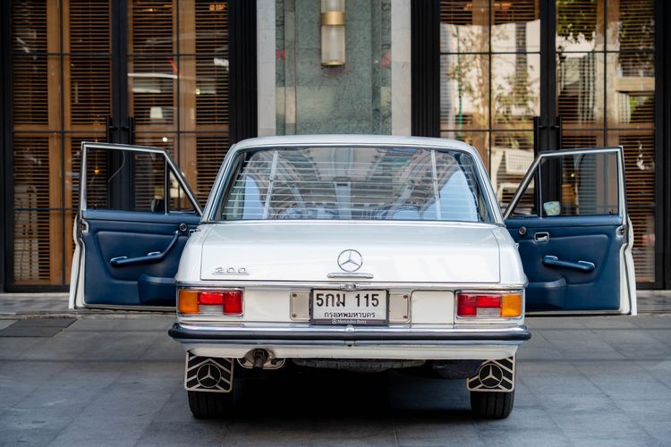 Mercedes-Benz E-Class 1971 E200 Sedan เบนซิน ไม่ติดแก๊ส เกียร์ธรรมดา ขาว รูปที่ 4