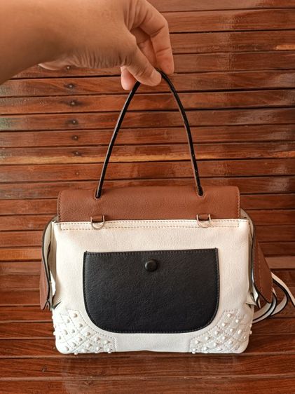 กระเป๋าแบรนด์ TOD'S มือสองของแท้น่ารักมาก รูปที่ 2