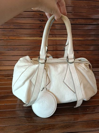 หญิง ขาว หนังแท้ กระเป๋าแบรนด์ Vivienne Westwood มือสองของแท้