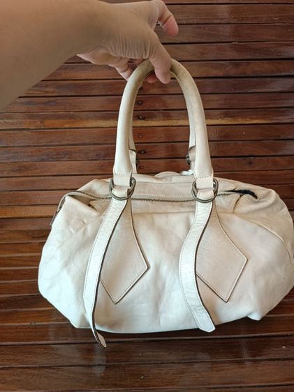 กระเป๋าแบรนด์ Vivienne Westwood มือสองของแท้ รูปที่ 2