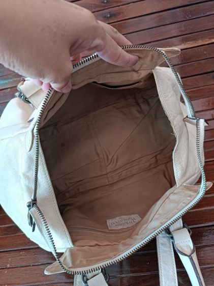 กระเป๋าแบรนด์ Vivienne Westwood มือสองของแท้ รูปที่ 8