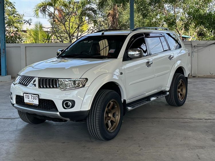 รถ Mitsubishi Pajero Sport 2.5 GT สี ขาว