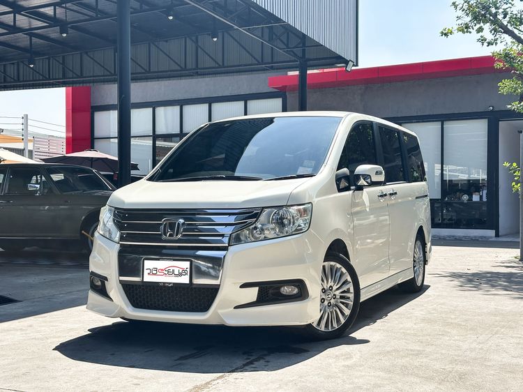 รถ Honda Stepwagon 2.0 JP สี ขาว