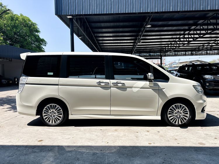Honda Stepwagon 2013 2.0 JP Utility-car เบนซิน เกียร์อัตโนมัติ ขาว รูปที่ 4