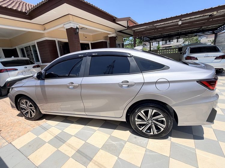Toyota Yaris ATIV 2023 1.2 Smart Sedan เบนซิน ไม่ติดแก๊ส เกียร์อัตโนมัติ เทา รูปที่ 4