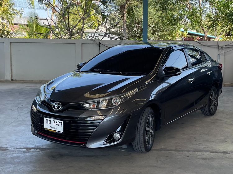 Toyota Yaris ATIV รุ่น 1.2 High สีเทา AT ปี 2020