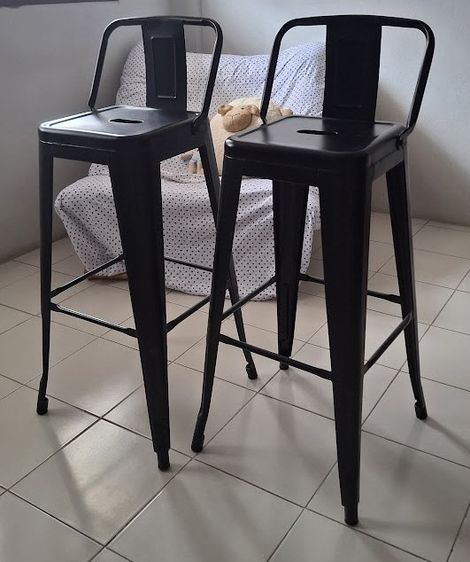 เก้าอี้บาร์เหล็กสีดำ