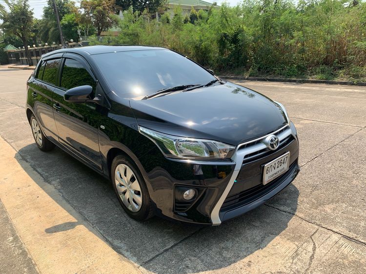 Toyota Yaris 2017 1.2 E Sedan เบนซิน ไม่ติดแก๊ส เกียร์อัตโนมัติ ดำ รูปที่ 3