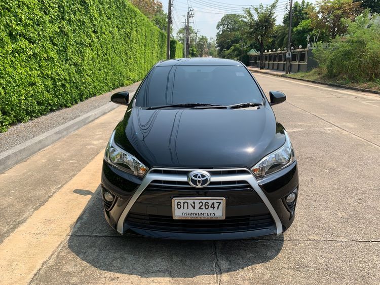 Toyota Yaris 2017 1.2 E Sedan เบนซิน ไม่ติดแก๊ส เกียร์อัตโนมัติ ดำ รูปที่ 2