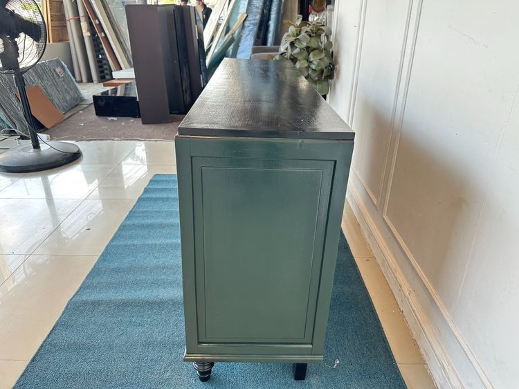 ตู้วางทีวี สไตล์วินเทจ 1 บานเปิดกระจก ชั้นไม้จริง 2 บานเปิดทึบ 2 ลิ้นชัก โครงขาไม้จริง มือจับอลูมิเนียม  รูปที่ 5