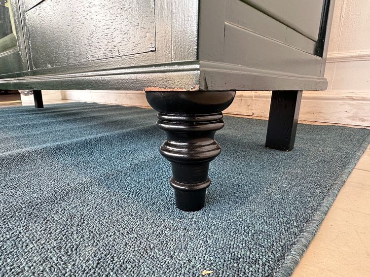 ตู้วางทีวี สไตล์วินเทจ 1 บานเปิดกระจก ชั้นไม้จริง 2 บานเปิดทึบ 2 ลิ้นชัก โครงขาไม้จริง มือจับอลูมิเนียม  รูปที่ 17