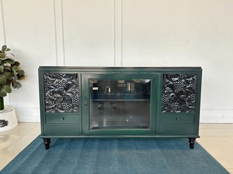 ตู้วางทีวี สไตล์วินเทจ 1 บานเปิดกระจก ชั้นไม้จริง 2 บานเปิดทึบ 2 ลิ้นชัก โครงขาไม้จริง มือจับอลูมิเนียม 