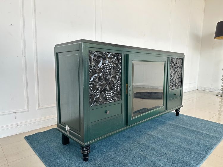 ตู้วางทีวี สไตล์วินเทจ 1 บานเปิดกระจก ชั้นไม้จริง 2 บานเปิดทึบ 2 ลิ้นชัก โครงขาไม้จริง มือจับอลูมิเนียม  รูปที่ 3