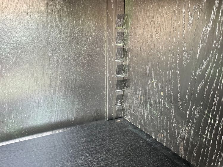 ตู้วางทีวี สไตล์วินเทจ 1 บานเปิดกระจก ชั้นไม้จริง 2 บานเปิดทึบ 2 ลิ้นชัก โครงขาไม้จริง มือจับอลูมิเนียม  รูปที่ 13