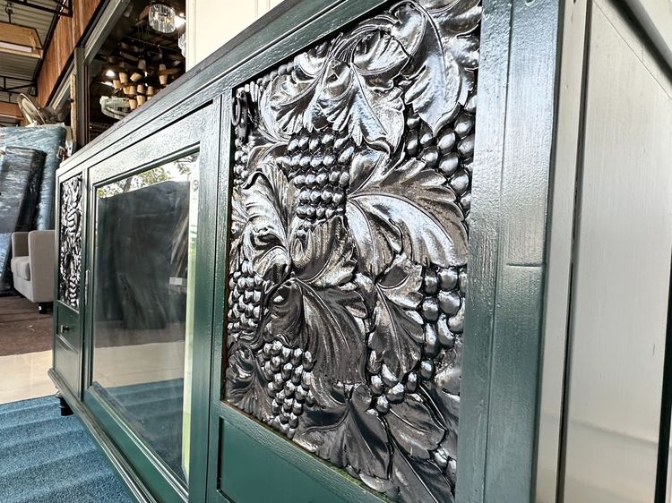 ตู้วางทีวี สไตล์วินเทจ 1 บานเปิดกระจก ชั้นไม้จริง 2 บานเปิดทึบ 2 ลิ้นชัก โครงขาไม้จริง มือจับอลูมิเนียม  รูปที่ 16