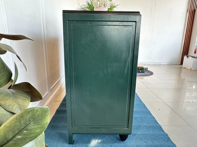 ตู้คอนโซล สไตล์วินเทจ 2 บานเปิด ชั้นวางไม้จริง โครงขาไม้จริง ขากลึงกลม สีเขียวด มือจับทองเหลือง รูปที่ 5