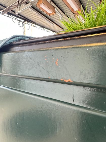 ตู้คอนโซล สไตล์วินเทจ 2 บานเปิด ชั้นวางไม้จริง โครงขาไม้จริง ขากลึงกลม สีเขียวด มือจับทองเหลือง รูปที่ 8