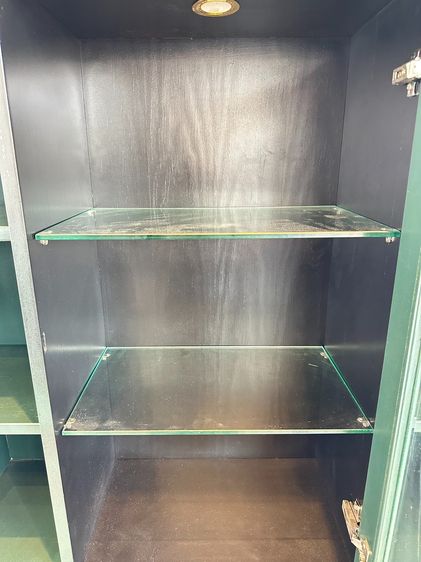 ตู้โชว์ สไตล์วินเทจ 2 บานเปิดกระจก 6 ลิ้นชักเล็ก โครงไม้จริง สีเขียว  รูปที่ 18