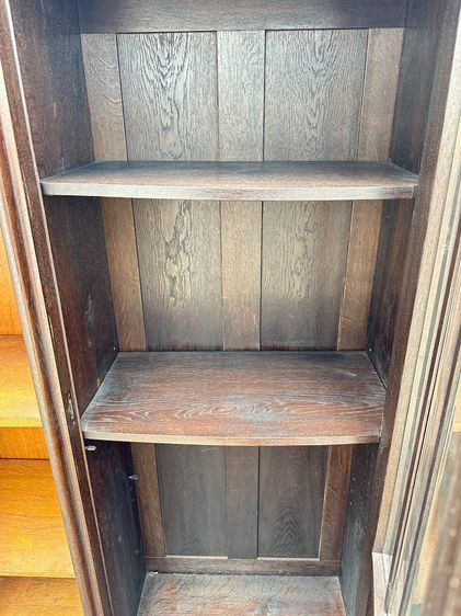 ตู้เก็บของ สไตล์วินเทจ 1 บานเปิดกระจกใส 2 บานทึบ โครงฐานไม้จริงสีน้ำตาล โครงติดลายแกะสลัก รูปที่ 9