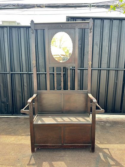 เก้าอี้ไม้หลังสูง สไตล์วินเทจ พิงหลังติดบานกระจกเงา ด้านข้างติดตะขอเหล็ก โครงขาไม้จริง สีน้ำตาล