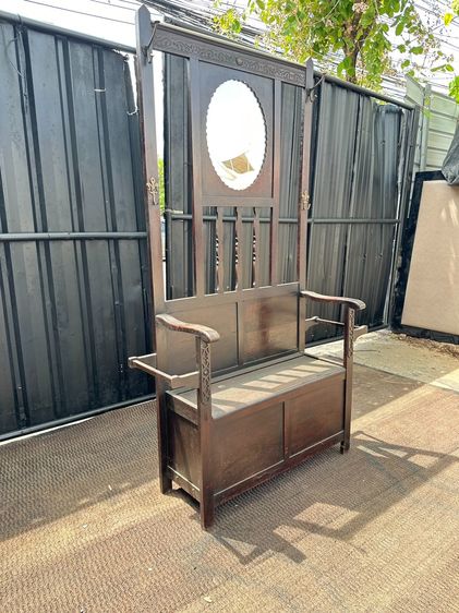 เก้าอี้ไม้หลังสูง สไตล์วินเทจ พิงหลังติดบานกระจกเงา ด้านข้างติดตะขอเหล็ก โครงขาไม้จริง สีน้ำตาล รูปที่ 2