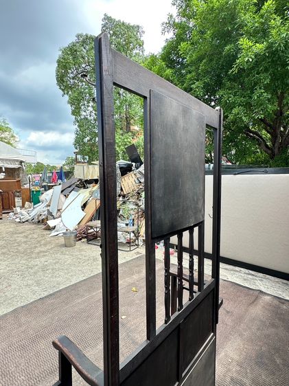 เก้าอี้ไม้หลังสูง สไตล์วินเทจ พิงหลังติดบานกระจกเงา ด้านข้างติดตะขอเหล็ก โครงขาไม้จริง สีน้ำตาล รูปที่ 5