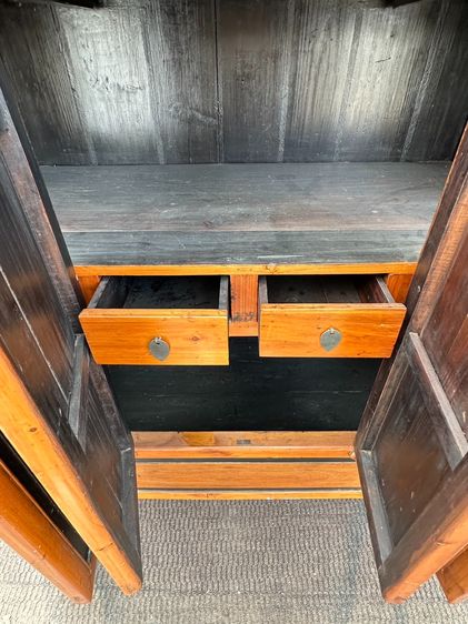 ตู้เก็บของสไตล์วินเทจ 4 บานเปิด ด้านในมี 4 ลิ้นชัก โครงขาไม้จริงทั้งตัวสีน้ำตาล หน้าบานมีลายดิกไม้สไตล์จีน รูปที่ 9