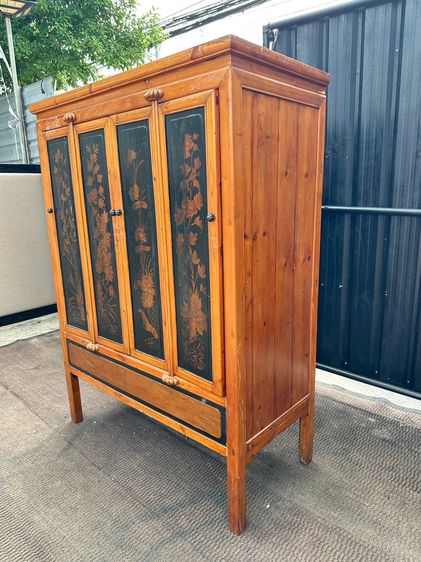 ตู้เก็บของสไตล์วินเทจ 4 บานเปิด ด้านในมี 4 ลิ้นชัก โครงขาไม้จริงทั้งตัวสีน้ำตาล หน้าบานมีลายดิกไม้สไตล์จีน รูปที่ 3