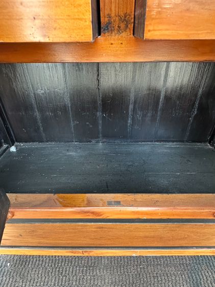 ตู้เก็บของสไตล์วินเทจ 4 บานเปิด ด้านในมี 4 ลิ้นชัก โครงขาไม้จริงทั้งตัวสีน้ำตาล หน้าบานมีลายดิกไม้สไตล์จีน รูปที่ 10